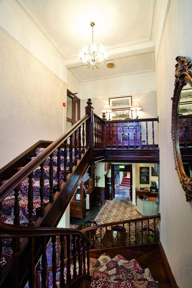 The Golden Lion At Settle Hotel Exterior foto