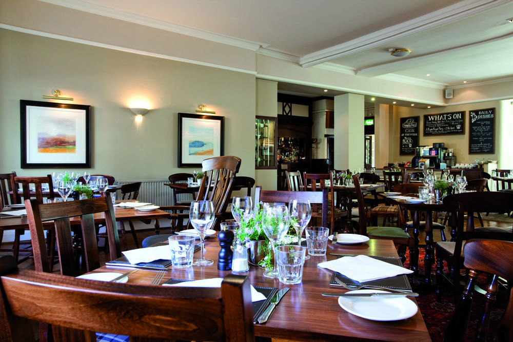 The Golden Lion At Settle Hotel Exterior foto