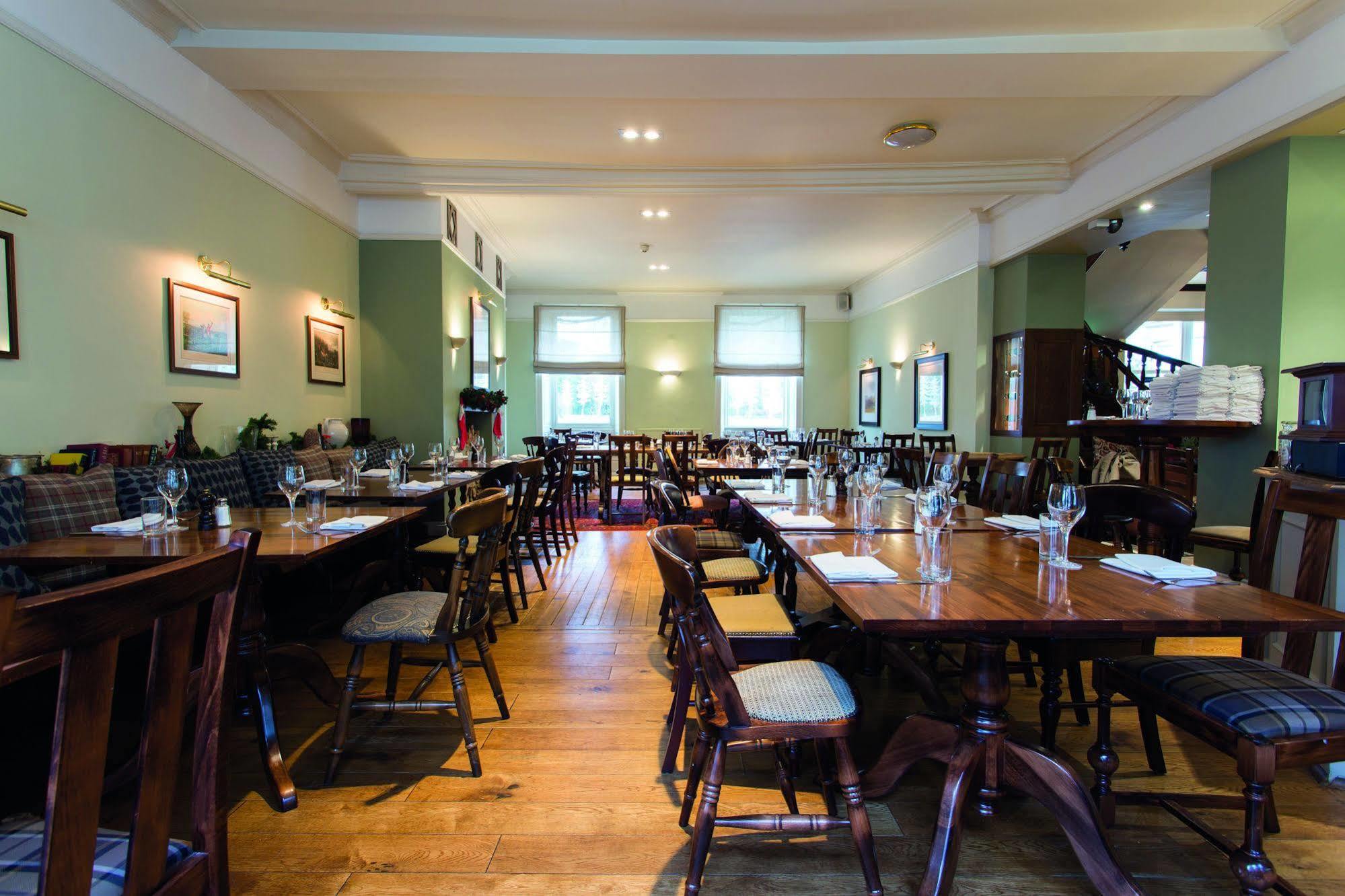 The Golden Lion At Settle Hotel Exterior foto