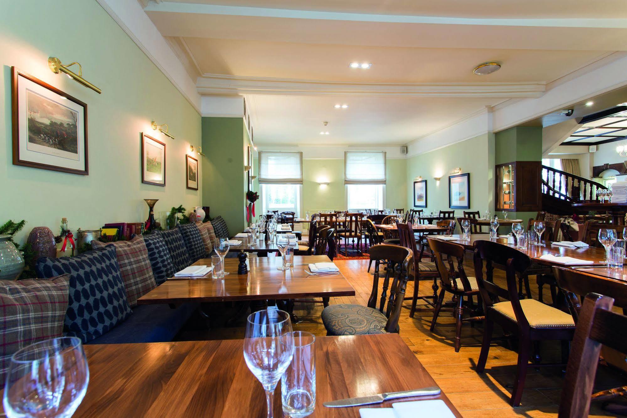 The Golden Lion At Settle Hotel Exterior foto